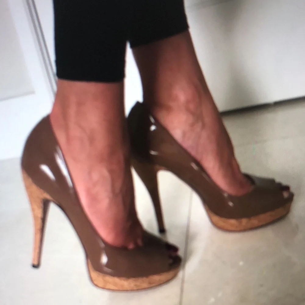 Gucci Women's Patent Leather Pink Tan Peep-Toe Heels - Picture 12 of 12